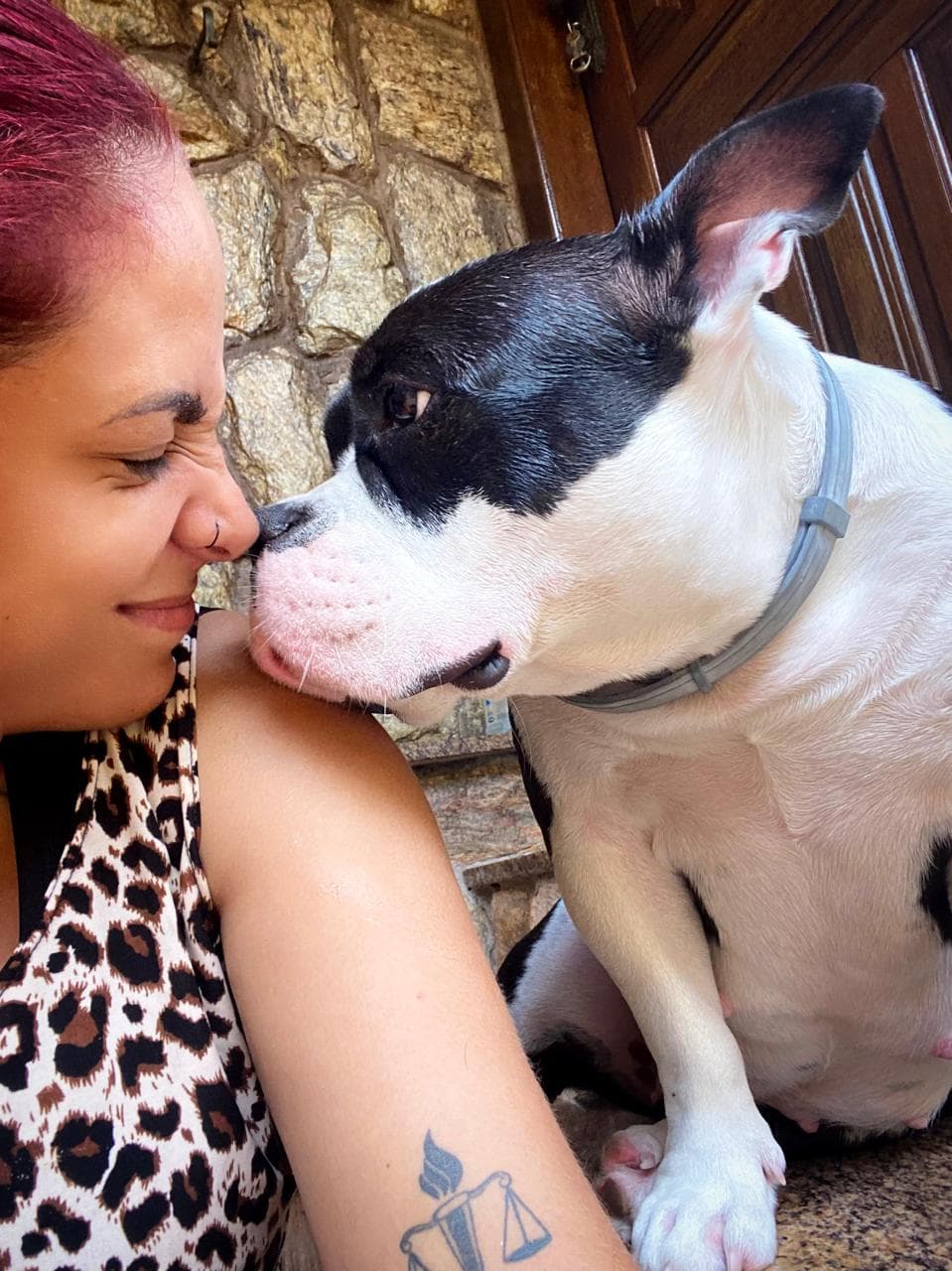 Renata com Bulldog Francês